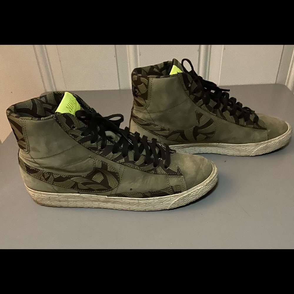 EUC Nike Wmns Blazer Mid VNTG Liberty sz 6.5
